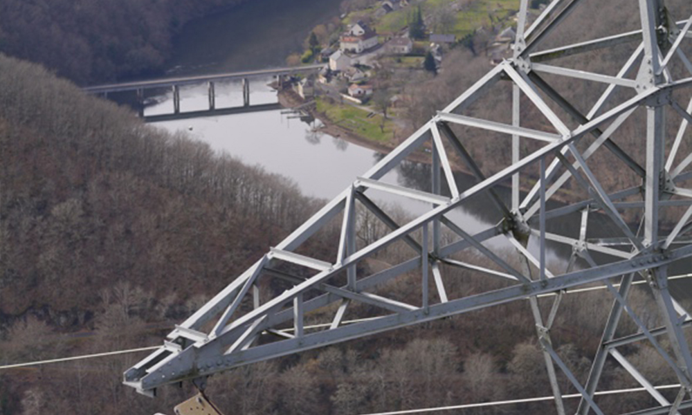 plus de 100 pylônes haute tension inspectés en 5 jours !